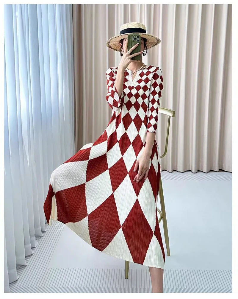 Elegant Party Dresses Woman Fashion Pleated Loose V-neck Female Autumn new Diamond Printed High-end Pleated Cropped Sleeve Dress