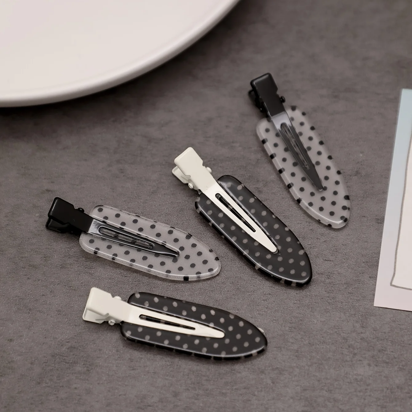 4 Pieces/Black and White Acetic Acid Traceless Hair Clip Acrylic Duckbill Clip Sweet Bangs Hair Clip Hair Clip