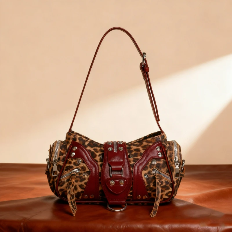 

Стильная и легкая сумка через плечо в стиле ретро-панк с заклепками, универсальная для повседневного использования. Сумка-тоут на одно плечо.