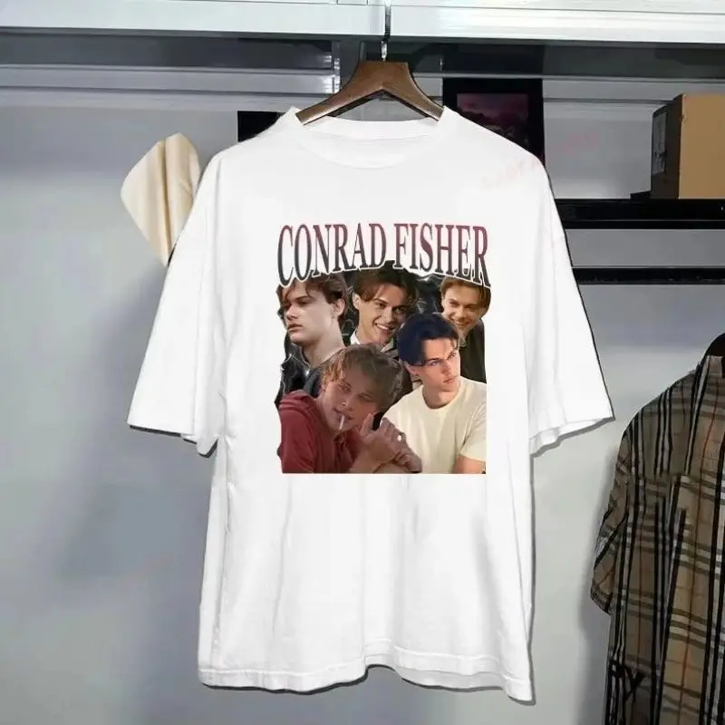 Y2K خمر كونراد فيشر عشاء مروحة قميص فريق كونراد الصيف تحولت جميلة المحملة الرجعية الرومانسية الأعلى الجرافيك تي شيرت للجنسين