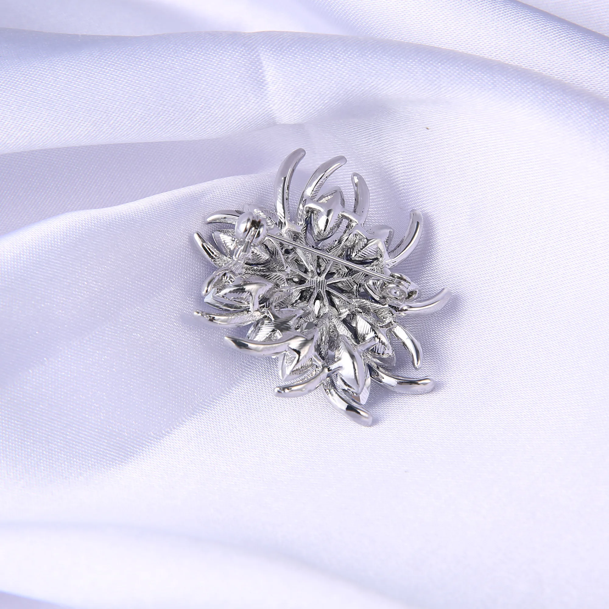 Crystal Flower Brooch Pins Women Deep Blue Flower Broches Plant Elegant Badge Jewelry Fashion Wedding Party Brooch Party Gifts
