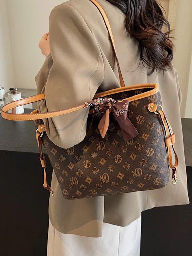 High-End Light Women's Tote Bag Large Capacity Trendy Shoulder Bag Versatile for Commuting Cross-Border Large Bag