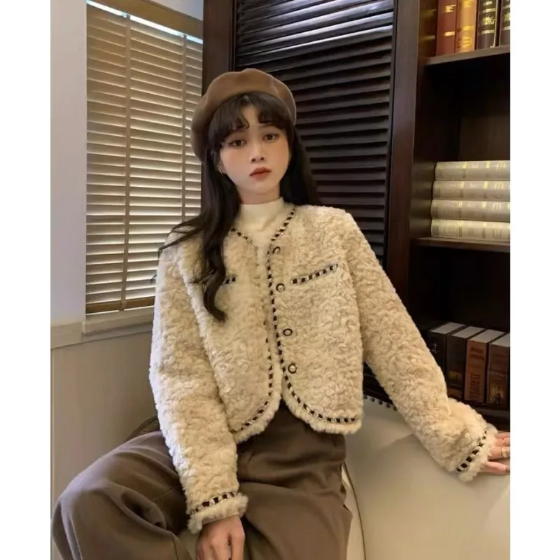 Lamb Wool Coat for Women's 2023 Autumn/Winter New Leisure Slim Fit Short Small Thick Plush Office Women's Versatile Cardigan Top