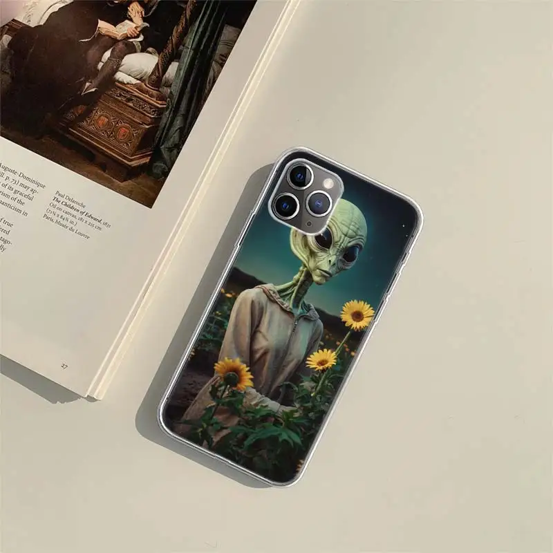 Alien Embrace Phone Case For Apple Iphone 15 14 13 16 Pro Max Cover 11 12 Mini Fundas X XS Max XR 8 7 Plus Shell Coque Silicone