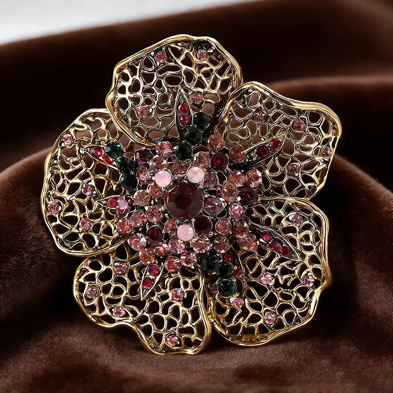 Vintage Heavy Colored Rhinestone Flower Brooch Pre-loved Versatile Women's Suit Shawl Corsage Ornament Pin Luxury Jewelry