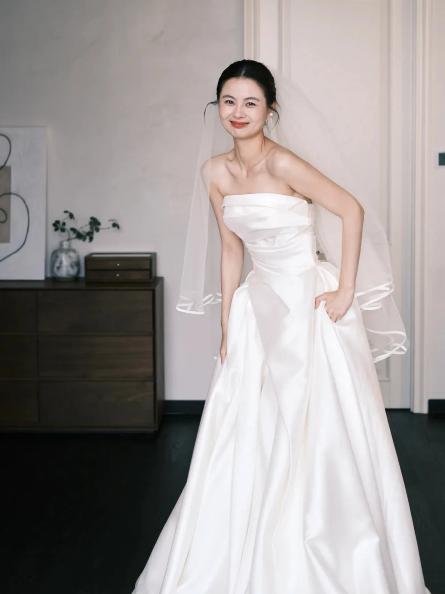 French Tube Top Satin Light Wedding Dress Bride Simple and Lightweight Advanced Texture Small Trailing Welcome out Main Yarn
