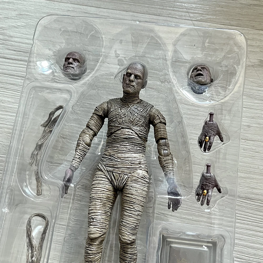 Neca Mummy Figure Universal Monster in bianco e nero cacoff Colorful Model Action Figure Toys regali di compleanno