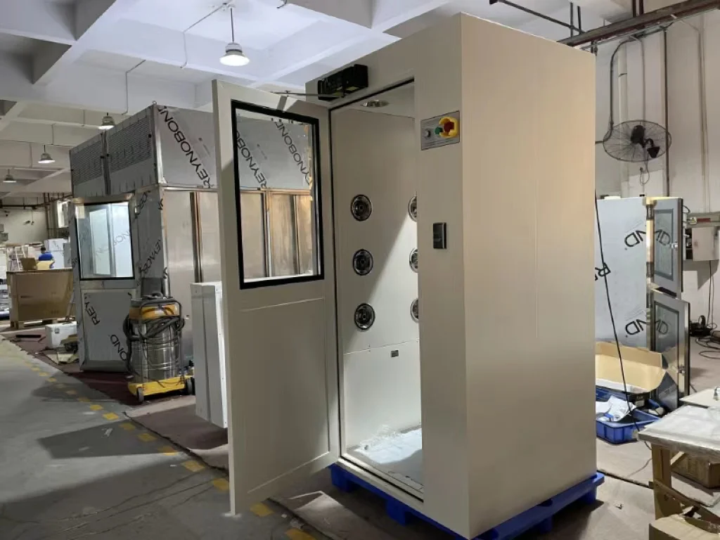 الصين تصنيع معدات المختبرات عالية الجودة المخصصة غرفة نظيفة التعشيق دش الهواء التلقائي