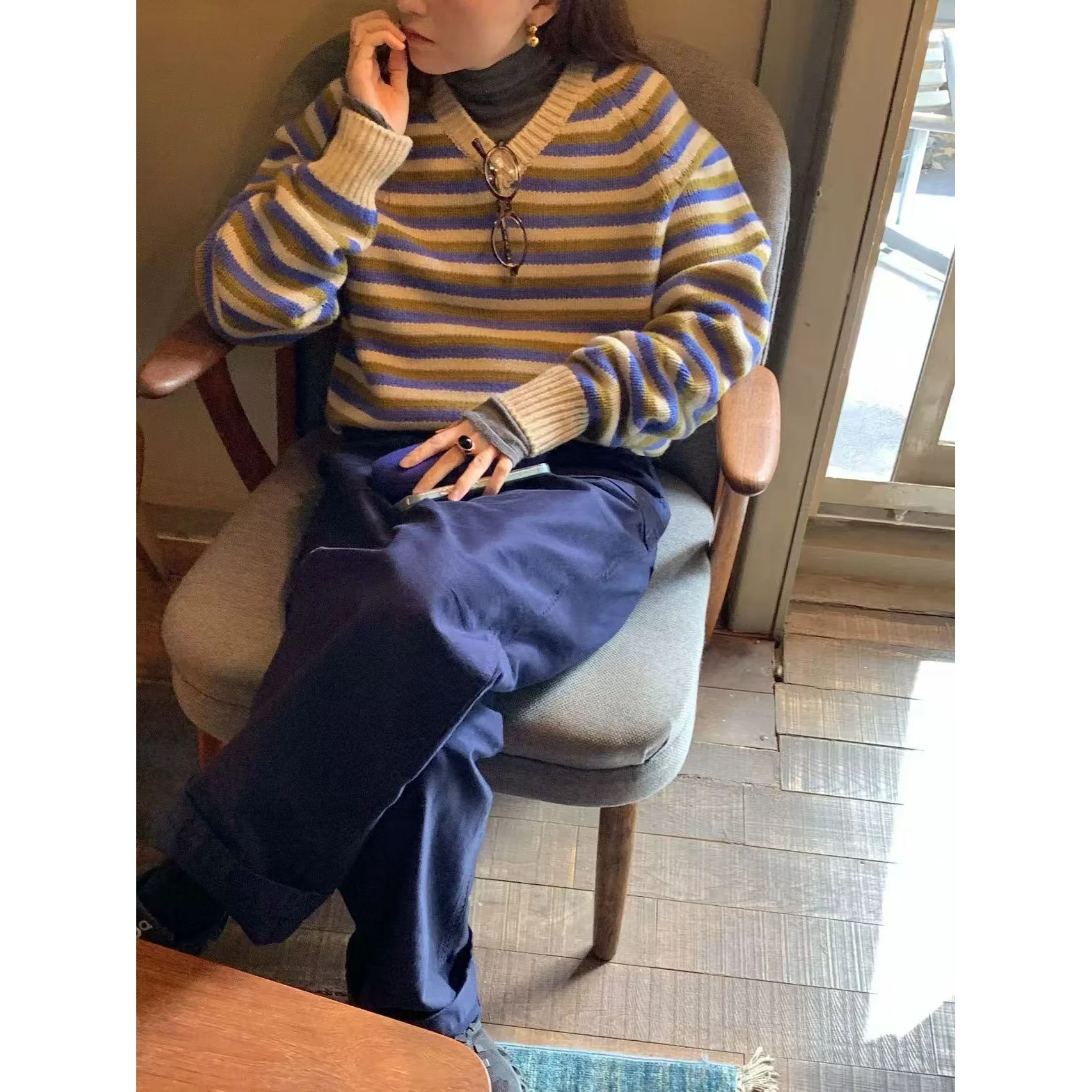 

LERBE Свободный вязаный свитер в полоску с v-образным вырезом, зима 2022, корейский женский свитер средней длины из смеси шерсти