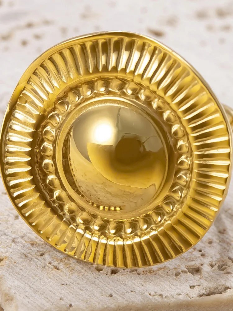 

Элегантное кольцо из титановой стали неправильной круглой формы, модное украшение для женщин, стильный аксессуар, подходящий для различных случаев.