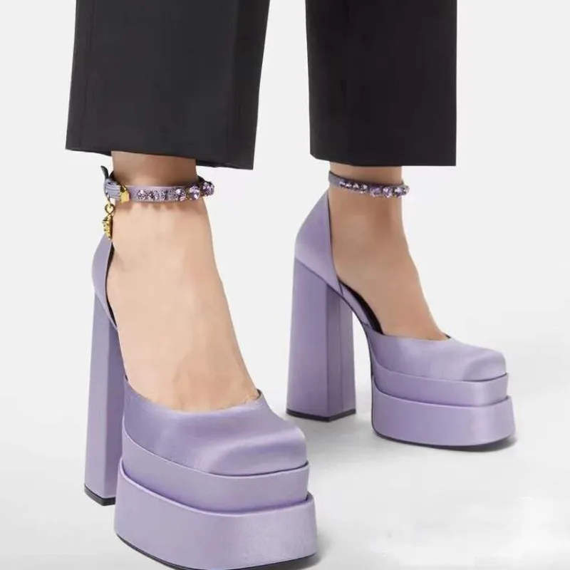 Talons hauts à plateforme imperméables pour femmes, escarpins de soirée sexy, chaussures simples professionnelles, gros et noir, piste, printemps, nouveau, 2023