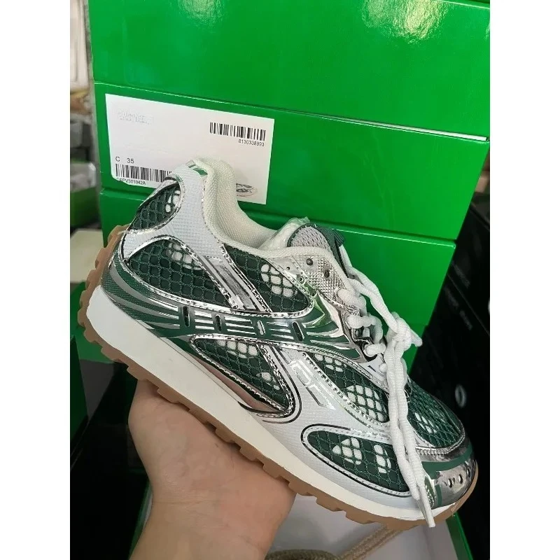 Modellen van trendy hardloopschoenen, comfortabele en lichte sportschoenen voor heren en dames
