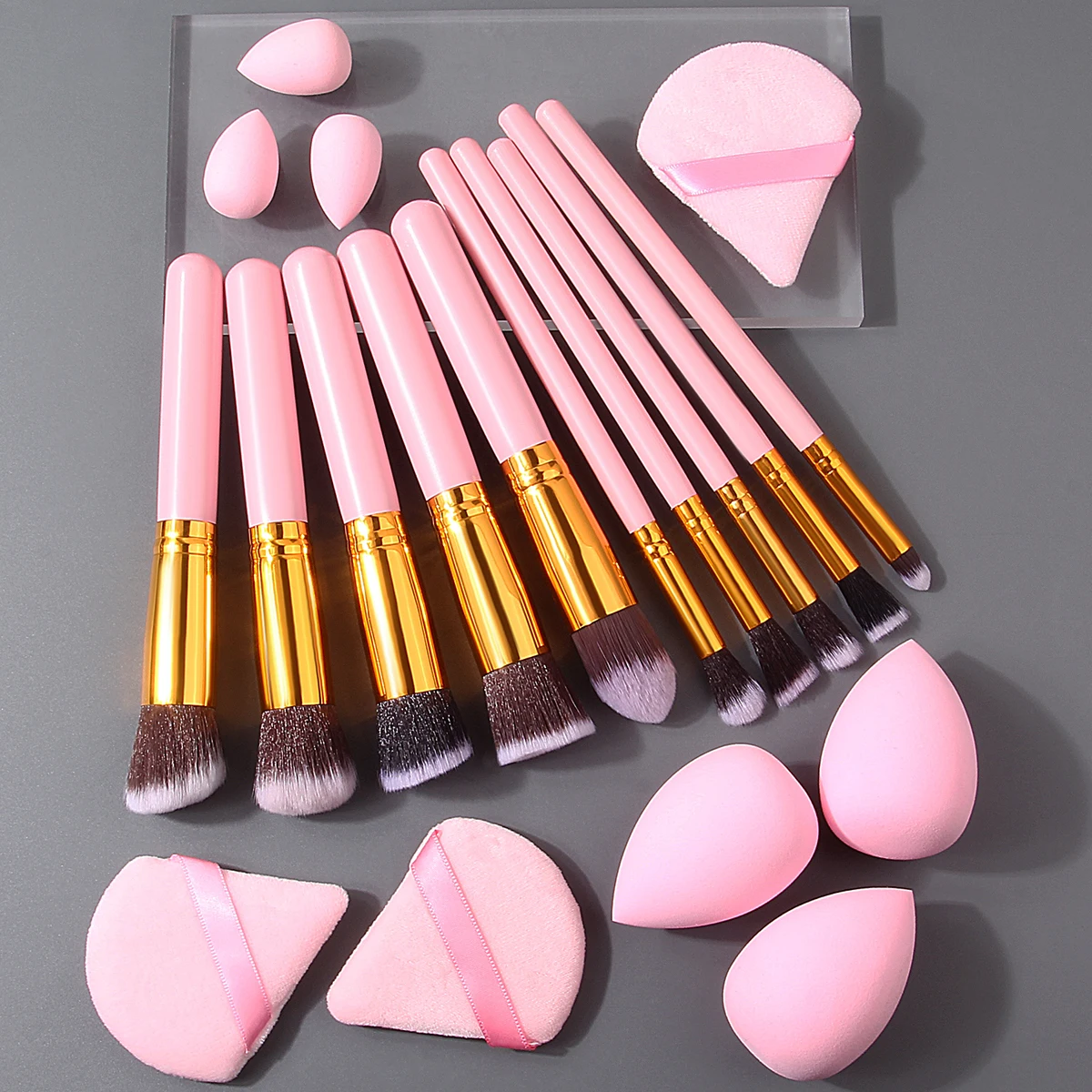 Conjunto de pincéis de maquiagem com cabo de madeira rosa, 10 peças + 9 peças de ovos de beleza antiaderentes em tamanho de pó/ferramentas de beleza triangulares