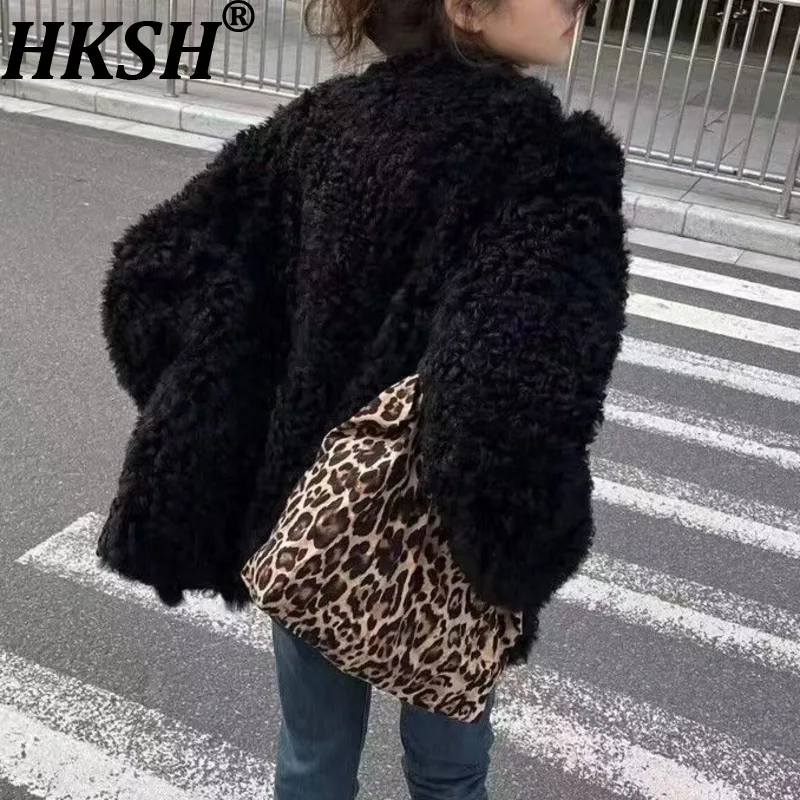 HKSH 2025 Autumn Winter New Women's Lamb Wool Coat O-neck Long Sleeves Solid Color Pockets Elegant Trendy Thicken Jacket HK15812