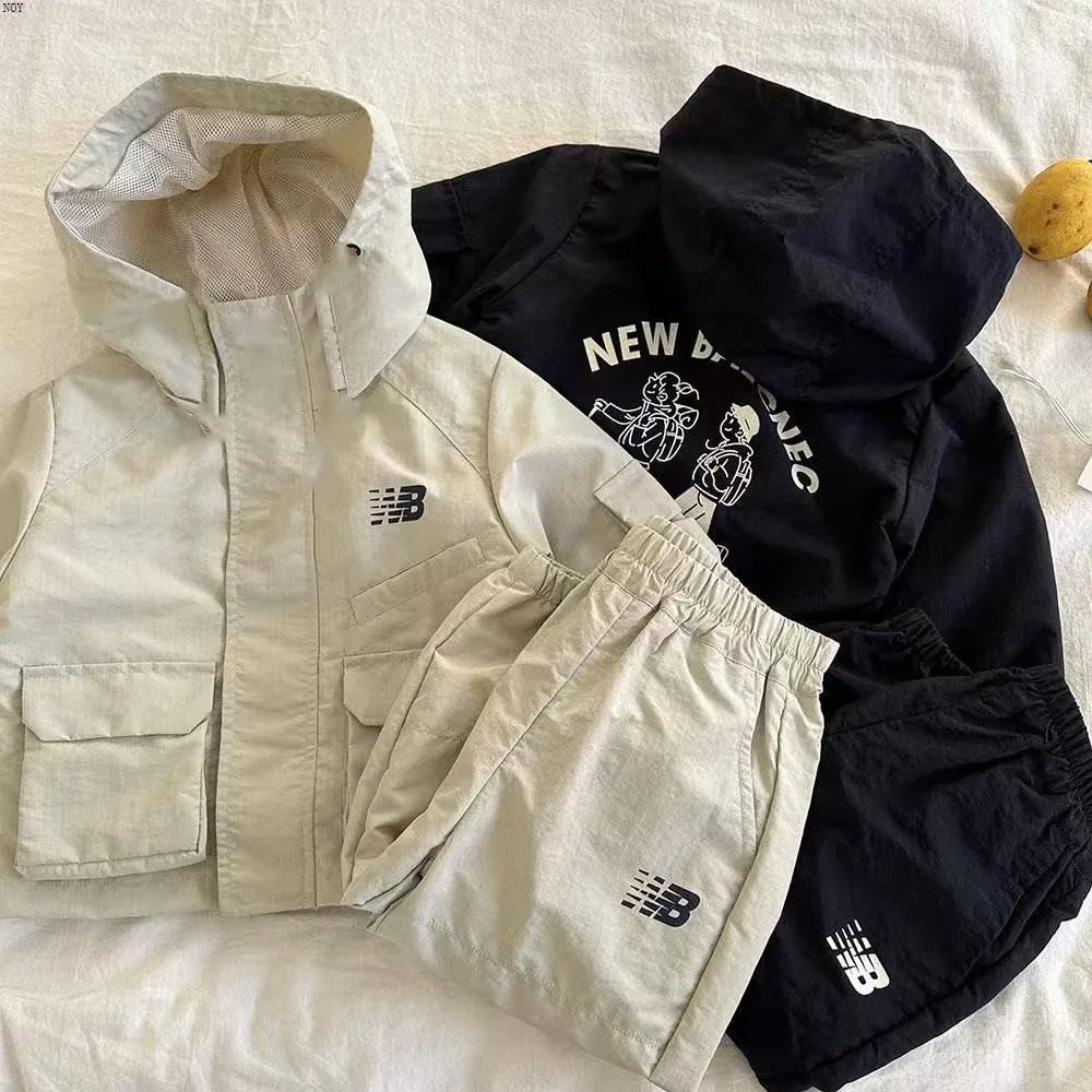 

2 4 6 7Y Children's Spring and Autumn Set 2026 New Fashion Boys' Letter Hooded Jacket Pants Two Piece Set