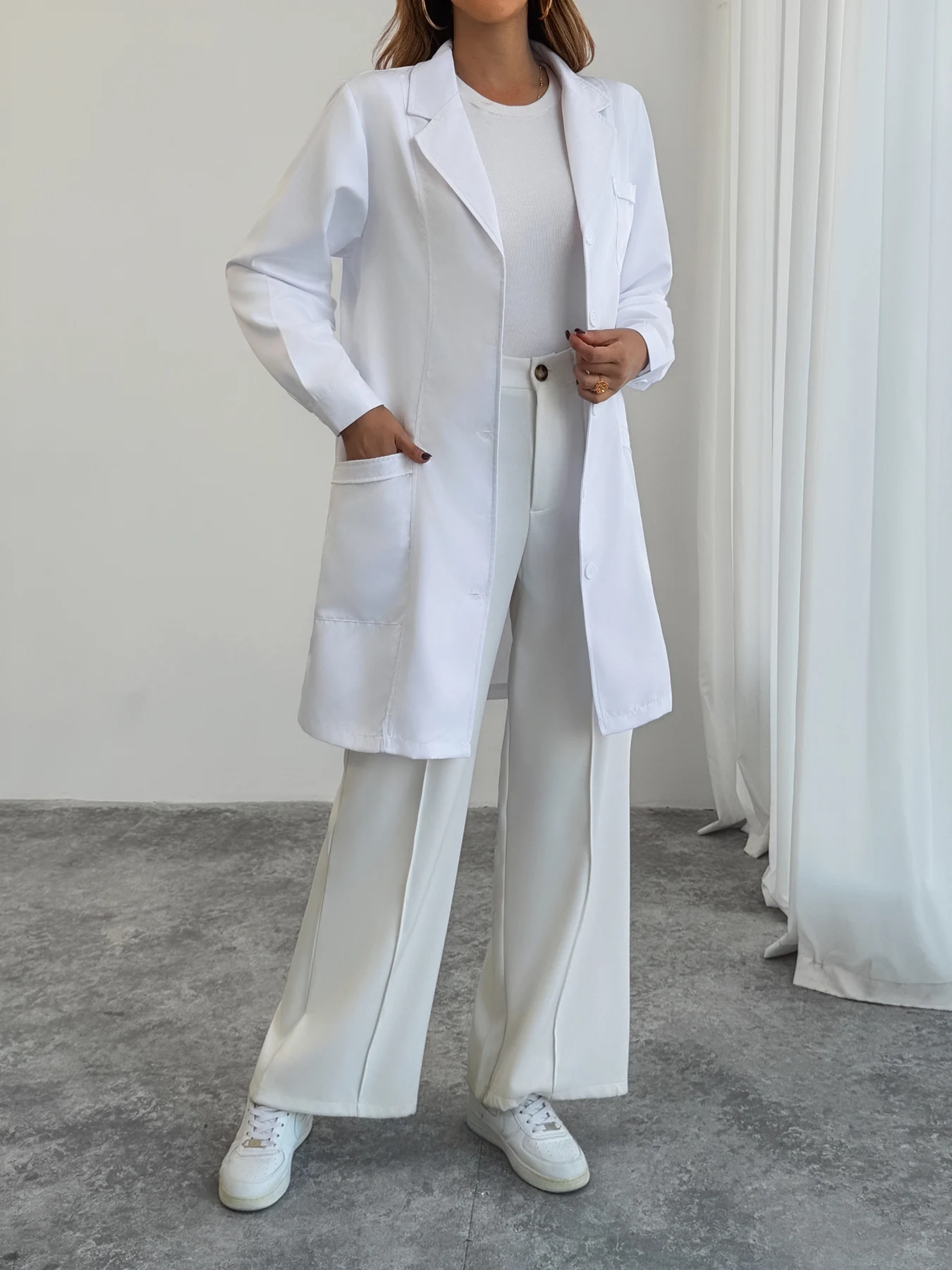 ห้องปฏิบัติการเสื้อผู้หญิงสีทึบปกแขนยาวหลายกระเป๋าสุภาพสตรีโรงพยาบาลคลินิกชุดห้องปฏิบัติการ Coat