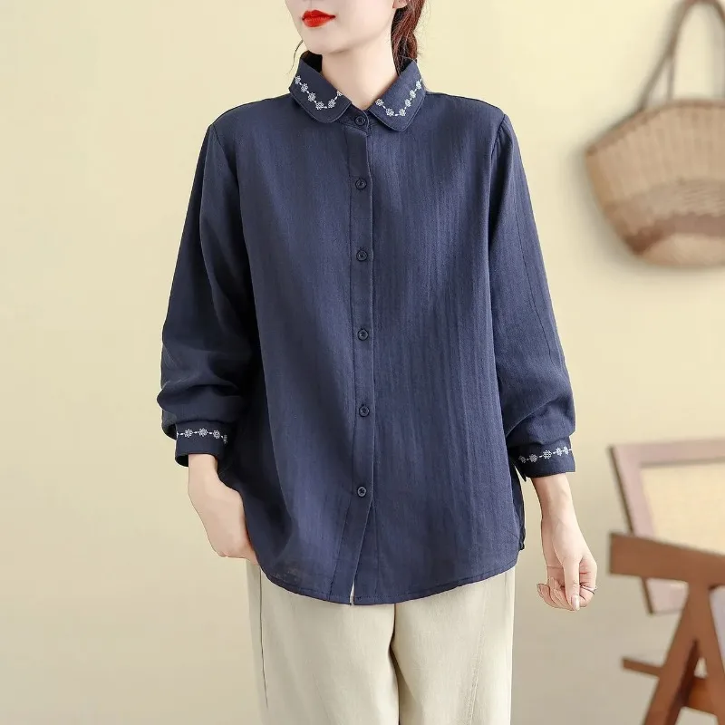

Женская блузка из хлопка и льна темно-синего цвета с вышивкой, воротником Питер Пэн, длинными рукавами, на пуговицах, повседневная, свободного кроя
