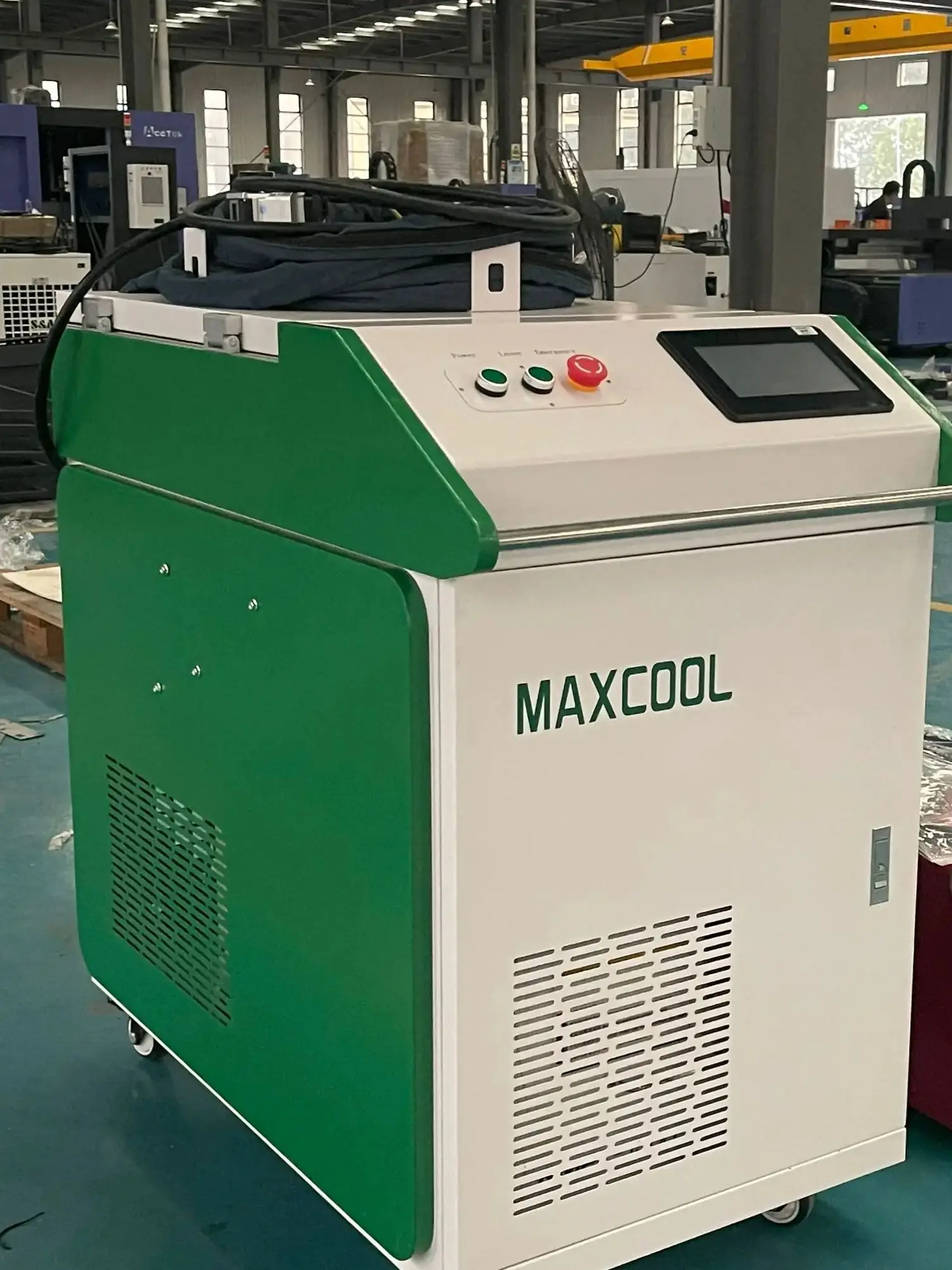 

Maxcool Clearance Hand Held Fiber Laser Welding Machines for Metal Steel 3 in 1 Hand Held Laser Welder