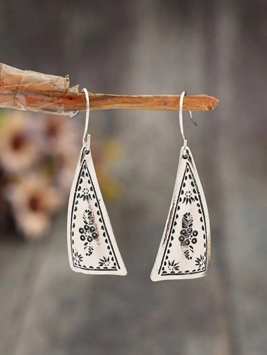 1 Pair New Design Engraved Triangle Shape Metal Earrings