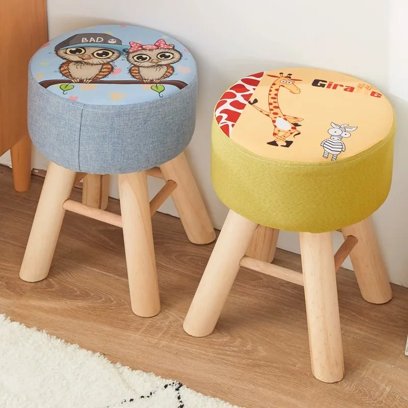 Низкий табурет из ткани