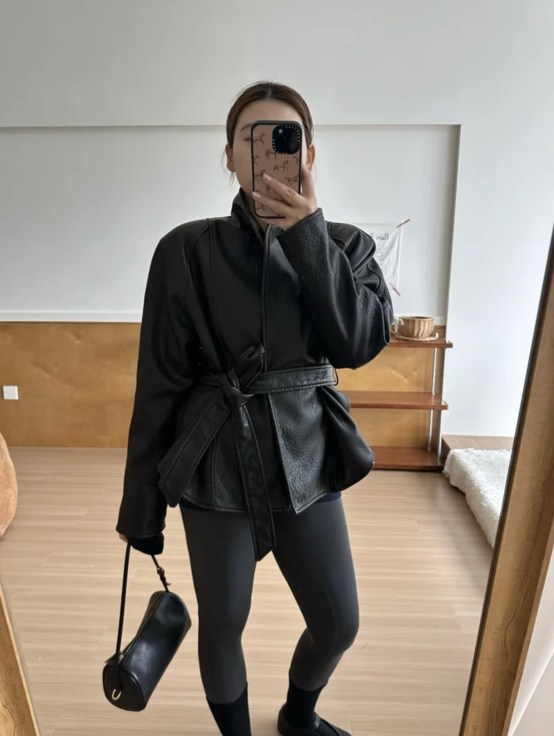 ETJ Damen PU-Leder Vintage Wickeljacke mit Gürtel, hochgeschlossener Kurzmantel, Frühjahr 2026, minimalistische Retro-Urban-Mode-Oberbekleidung – Detail 2