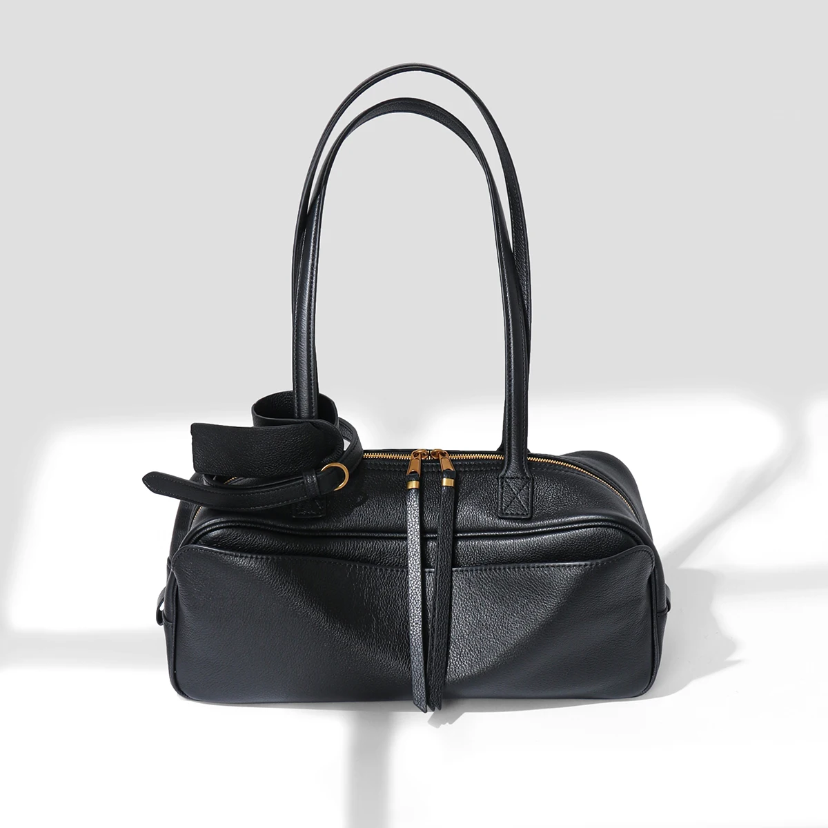 

Cowhide Bowling Bag for Women, Genuine Leather Underarm Bag, Large-Capacity Tote Bag for Commuting, Fashionable Handbag, Shoulder Pillow Bag