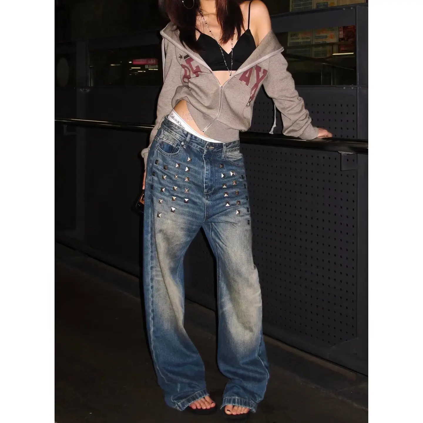 

2026 весна лето ретро дистанционные американские джинсы High Street женские широкие брюки длиной до пола винтажные джинсовые брюки с заклепками