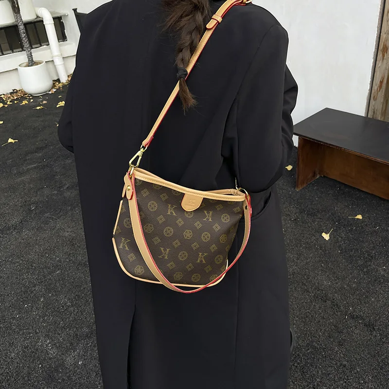 

Винтажная сумка-мешок на осень-зиму 2025 года, женская сумка через плечо с принтом под мышками, просторная сумка через плечо «день-ночь», повседневный слинг