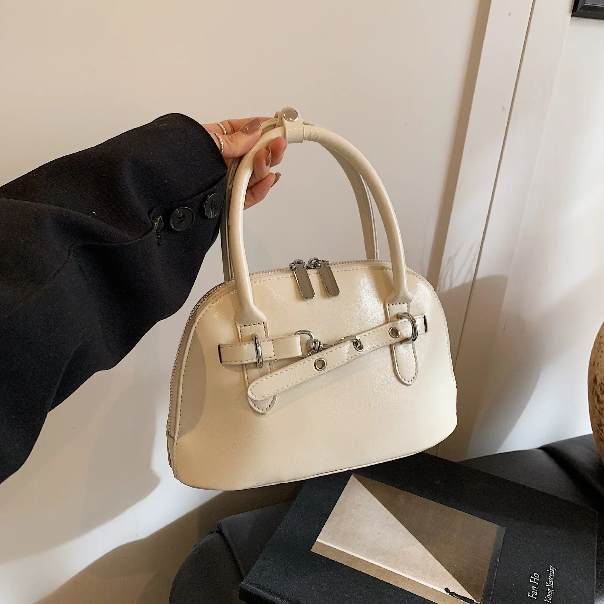 

2025 New! Korean - Style Retro Shell Bag - Women's Simple Portable Underarm Crossbody for Commute