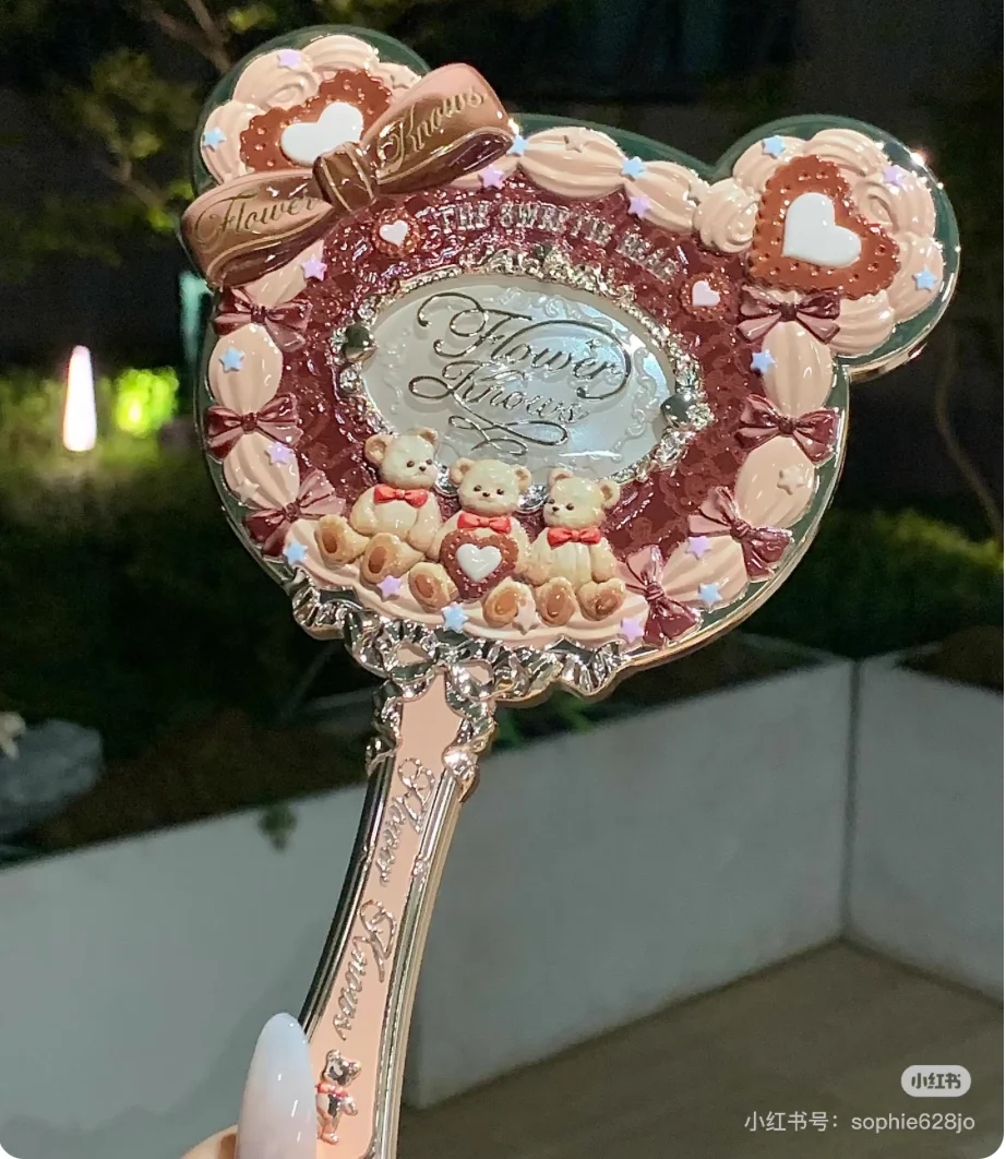 Flower Knows Sweetie Bear Collection Handspiegel, 3 Arten, exquisite Relief-Make-up-Tools, süßer HD-Make-up-Spiegel