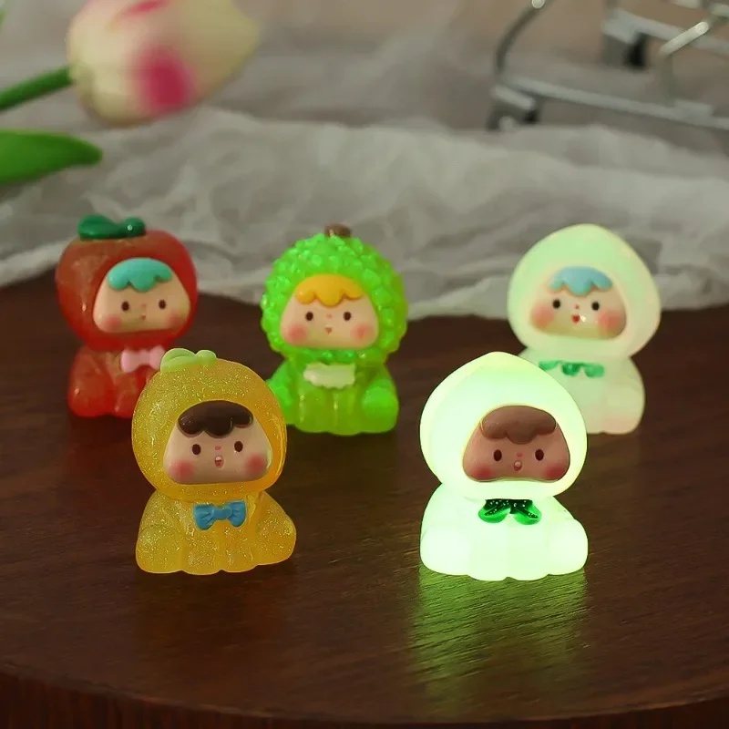 20/1PCS Mini Luminous Statue Fruit Cubs Ornaments Resin Fruits Strawberry Orange Peach Micro Landscape Car Desktop Decoration