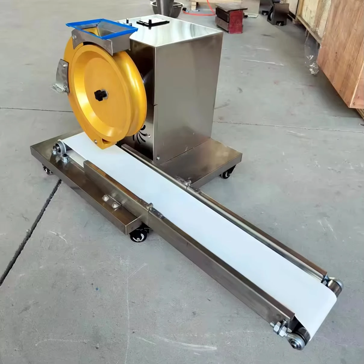 Macchina per arrotondare palline di pasta Macchina per arrotondare palline di pasta Macchina per arrotolare palline