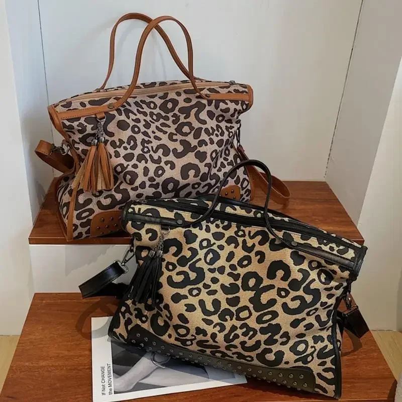 Bolso grande con estampado de leopardo, bolso de hombro informal de gran capacidad para otoño e invierno, bolso de motocicleta con remaches para mujer, tendencia