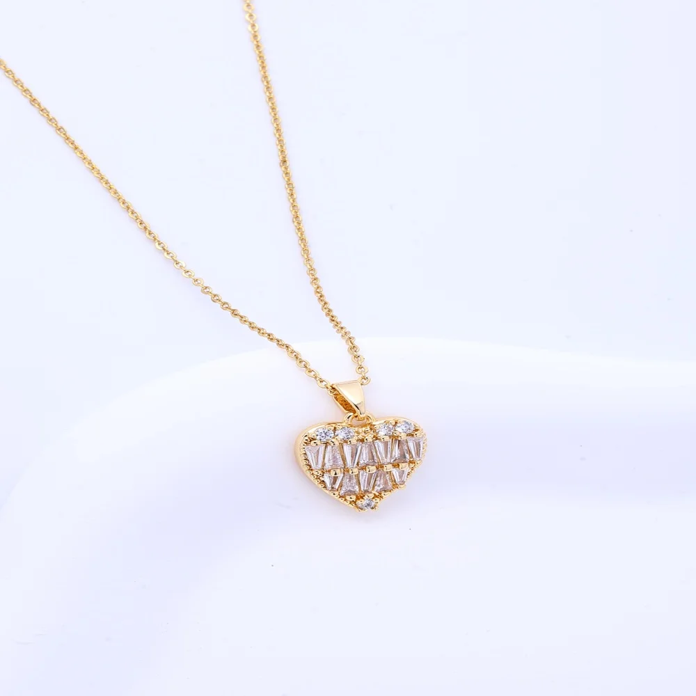 

Новый нишевый дизайн, винтажное ожерелье с подвеской в виде бабочки и микроинкрустацией цирконом, женское ожерелье с трансграничным модным цепочкой на ключицу