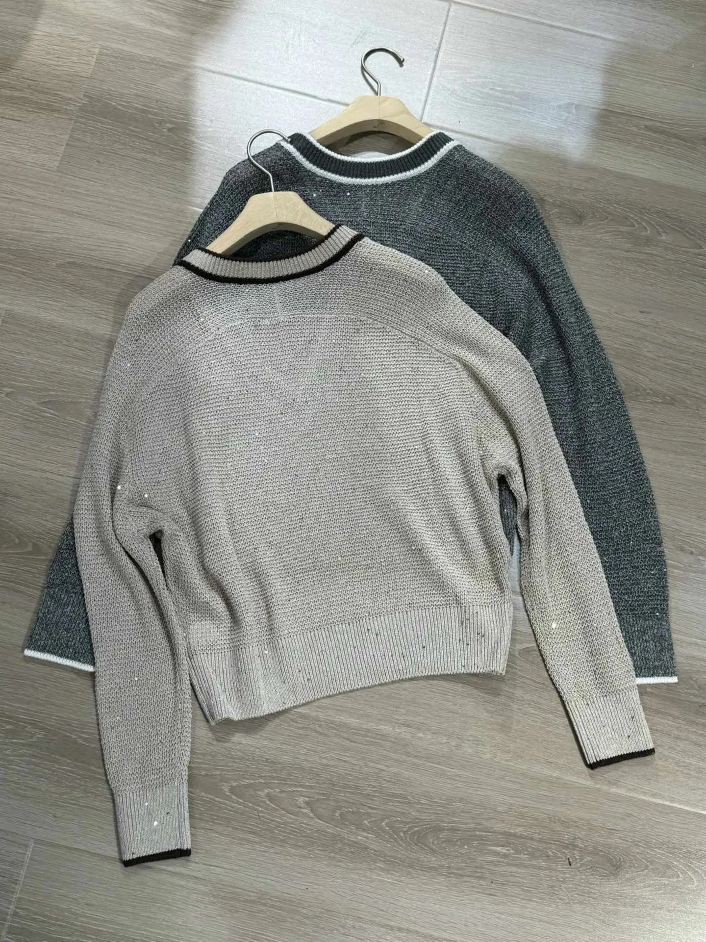 Exquisite shiny yarn casual loose v-neck long sleeved pullover