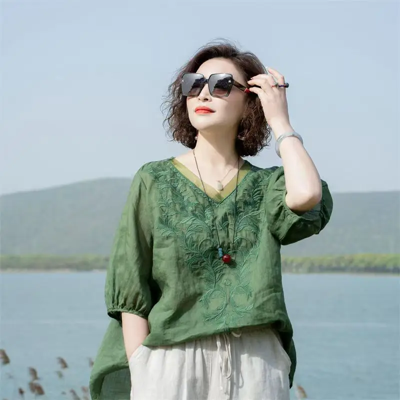 Advanced Western style, age reducing, loose summer new style cotton and linen embroidered women's thin shirt