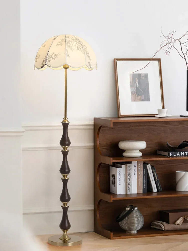 

French medieval wabi-sabi wind floor lamp living room sofa next to American retro solid wood bedroom premium atmosphere desk