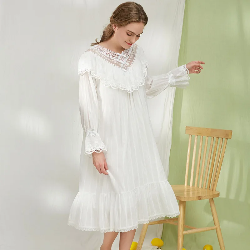 Vintage White Night Dress Women Cotton Embroidery Lace Princess Sleepwear Victorian Nightgowns Peignoir Ladies Home Lounge Wear