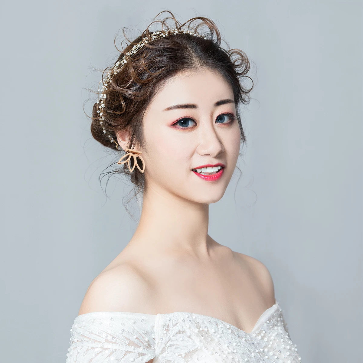 

Creative Lotus Shape Alloy Earrings For Women Elegant Fashion Ear Studs Decorative Wedding Birthday Party Jewelry Golden