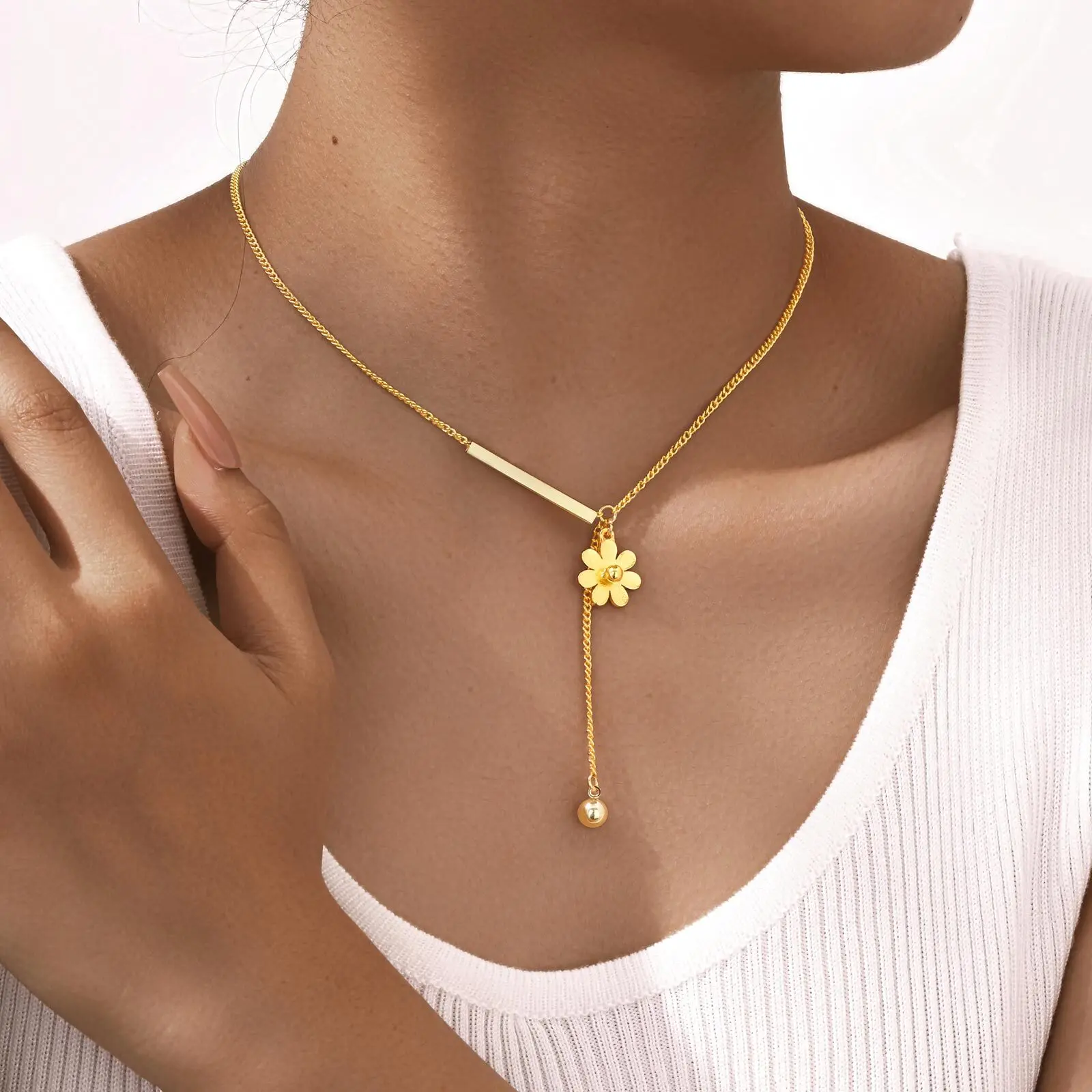 

Stainless Steel Jewelry Elegant Little Daisy Flower Tassel Pendant Necklace For Party Women Mom Girlfriend Valentine's Day Gift