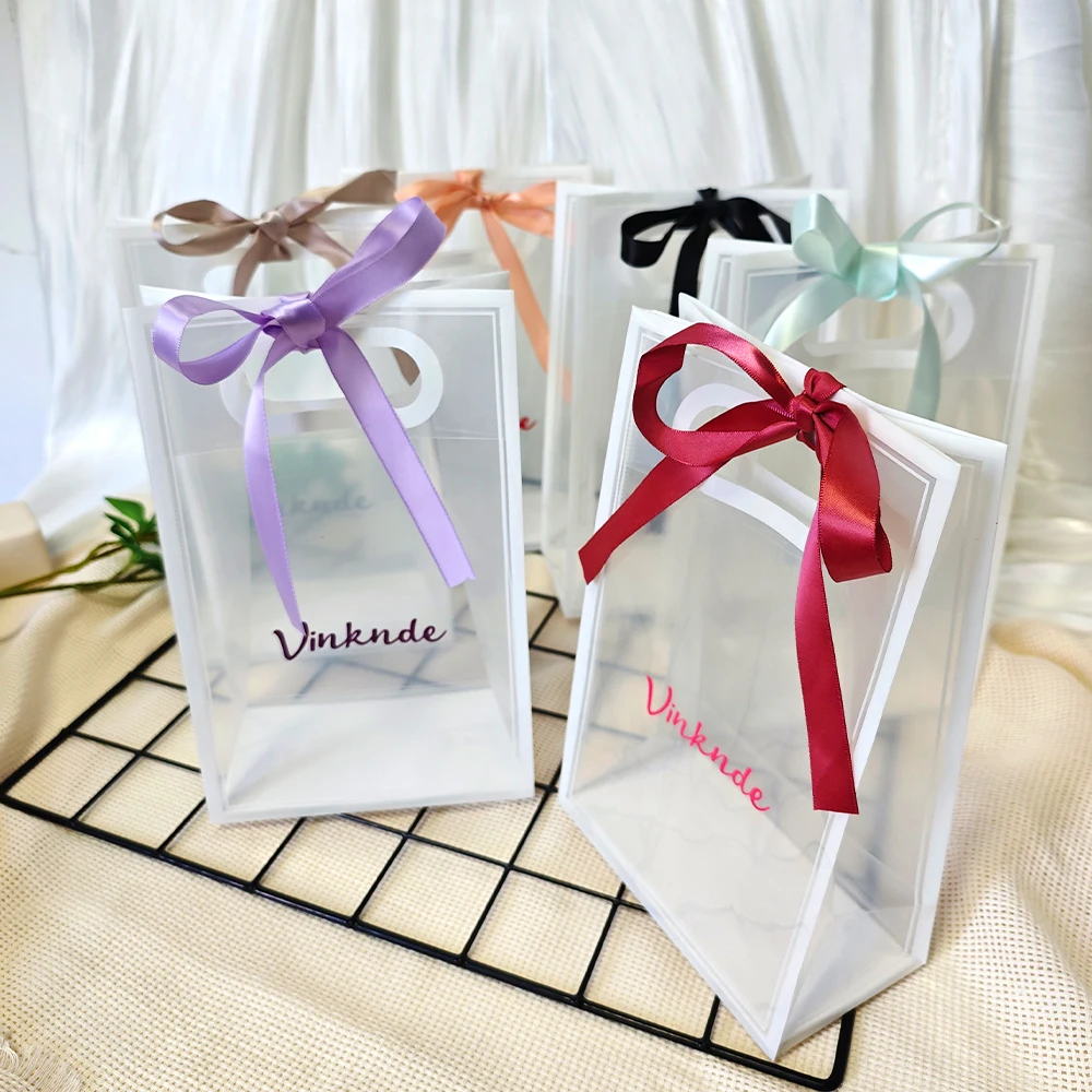 

Bulk 100PCS Personalized Logo PP White Tote With Bow Ribbon Wedding Favors Birthday Candy Gift Packaging Cosmetic Perfume Pouch