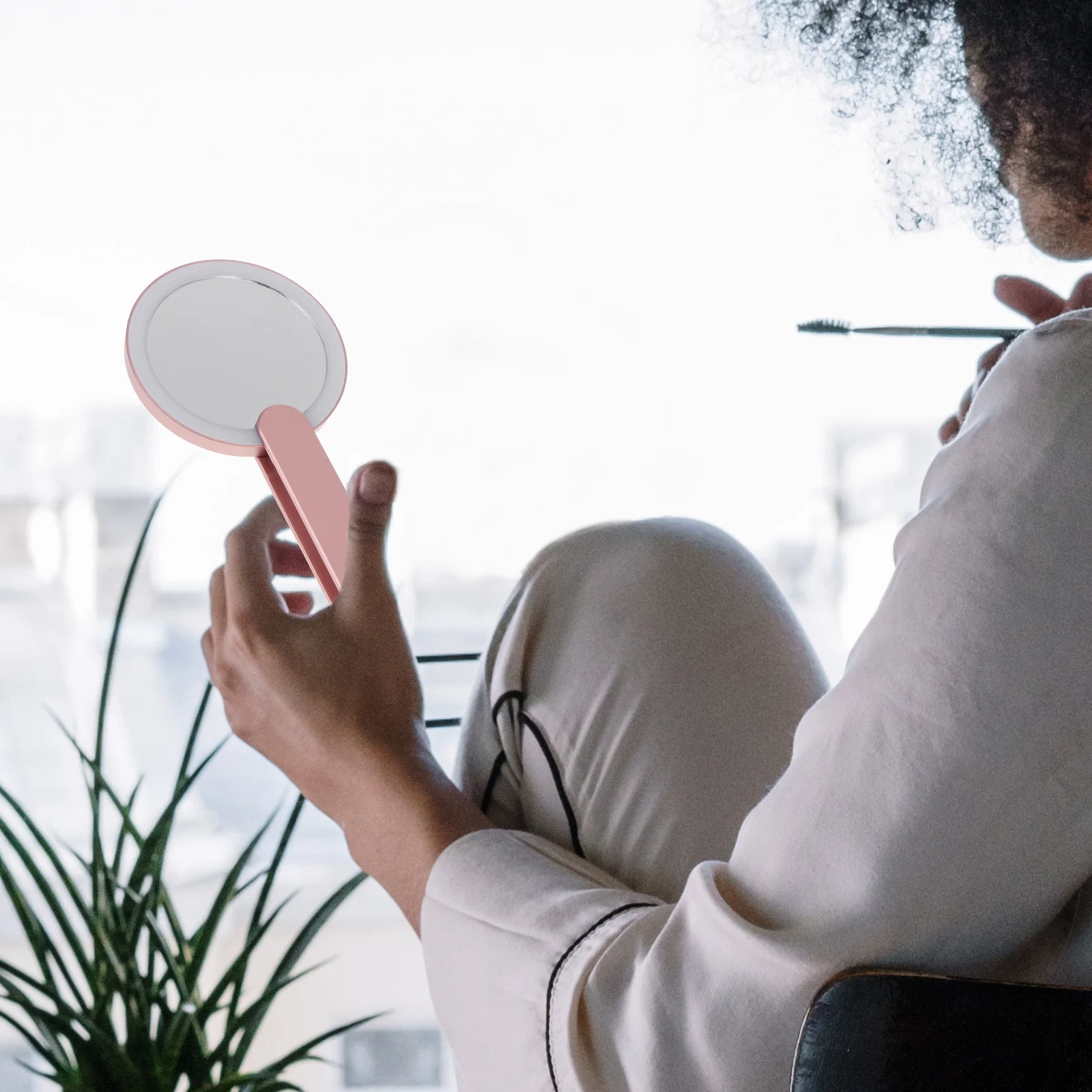 1Pcs Handheld Makeup Mirror Portable LED Mirror High Definition 360 Rotatable Exquisite Workmanship Perfect for Home