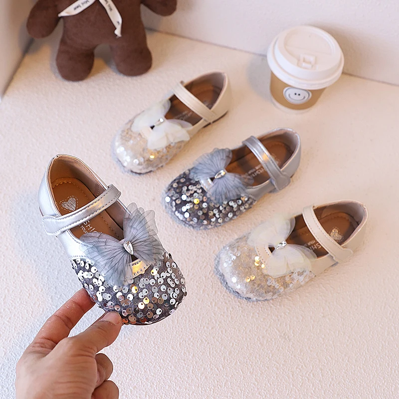 

Children's Fashion Butterfly Decorative Shoes Korean Version of Soft-soled Non-slip Joker Princess Shoes in Spring and Autumn