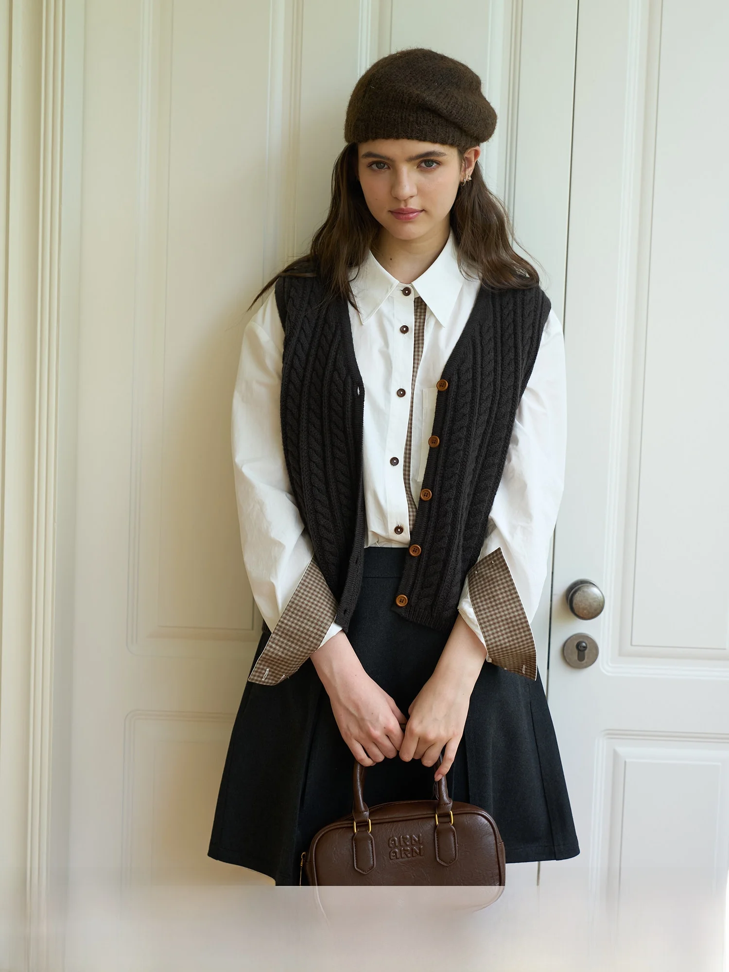 

Новинка Bruland: Вязаный кардиган-жилет из чистой шерсти с V-образным вырезом, простой, для многослойных образов, женский топ