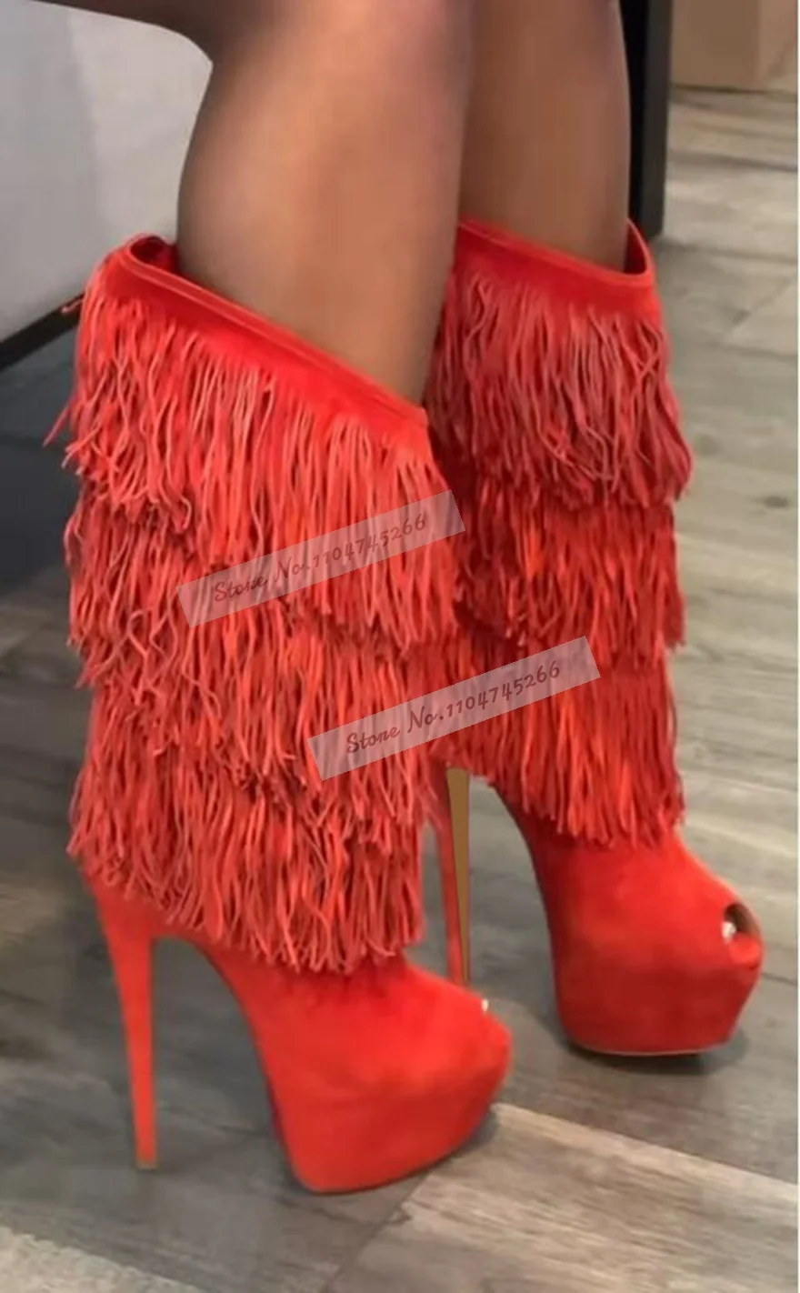 

Красные, черные замшевые сапоги до колена с бахромой, сапоги до колена на шпильке и платформе с открытым носком и кисточками, осенне-зимние уличные модельные туфли