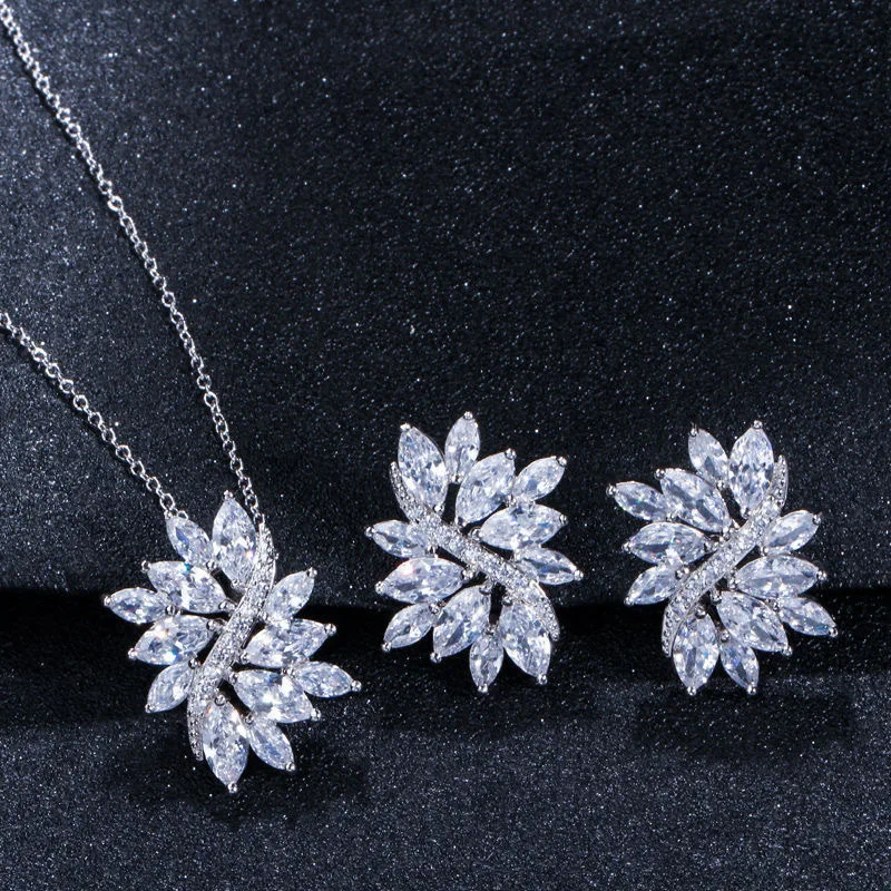 2Pcs Leaf snowflake Shape CZ Jewelry Set Sparkling Cubic Zircon Pendant Necklace Stud Earrings Bridesmaid Wedding Gift for Women