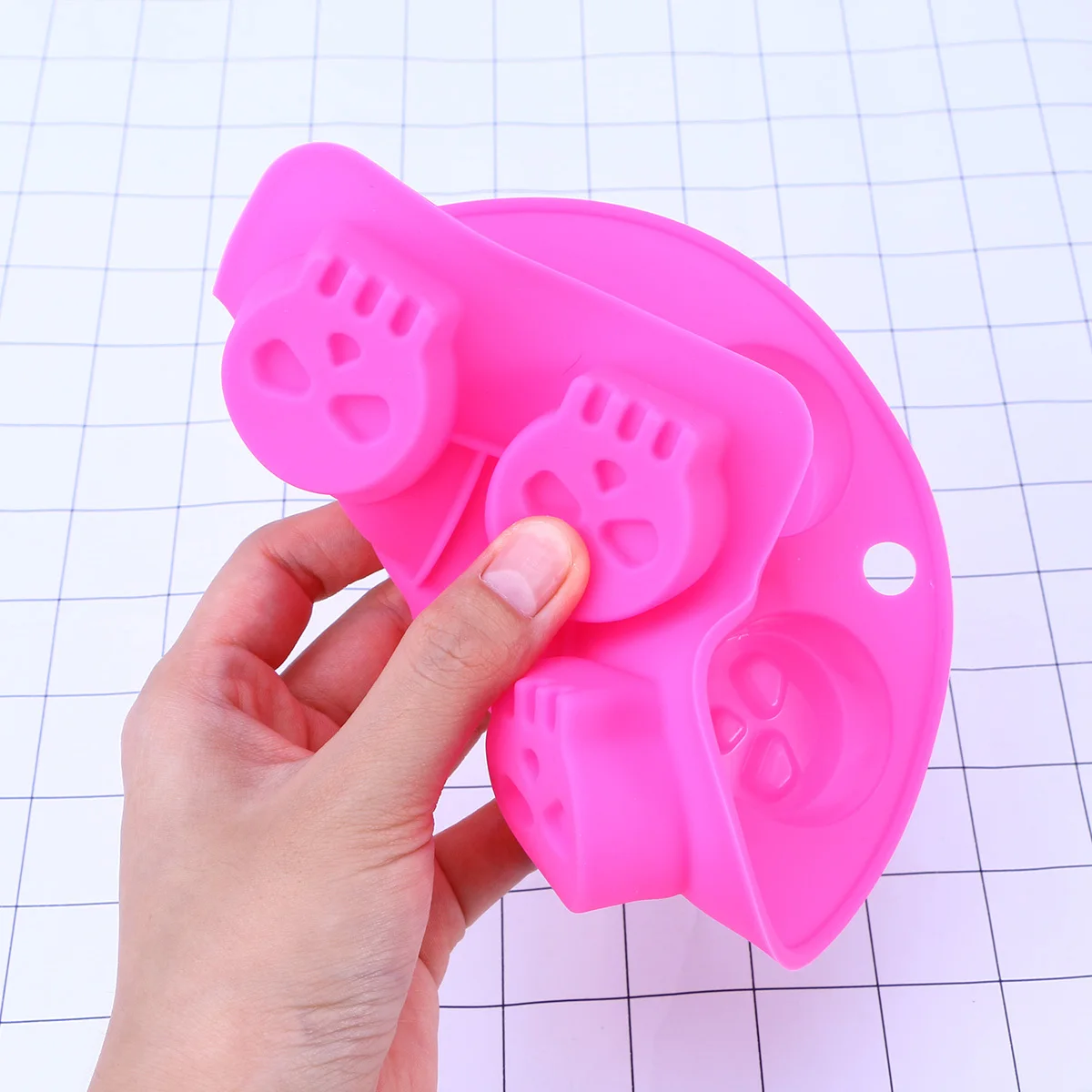 

Skull Ice Cube Tray Silicone Mold Halloween Party Accessory 7 Cavities Easy Clean Fun Shape for Whiskey Cocktail Tea Coffee Pink