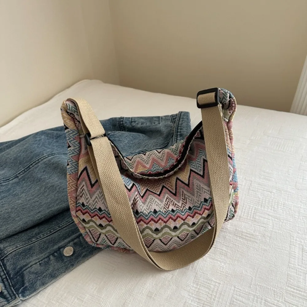 

Large Capacity Ethnic Style Crossbody Bags Canvas Embroidered Wave Shoulder Bag Dumplings Bag Handbag Bohemian Tote Bag Ladies