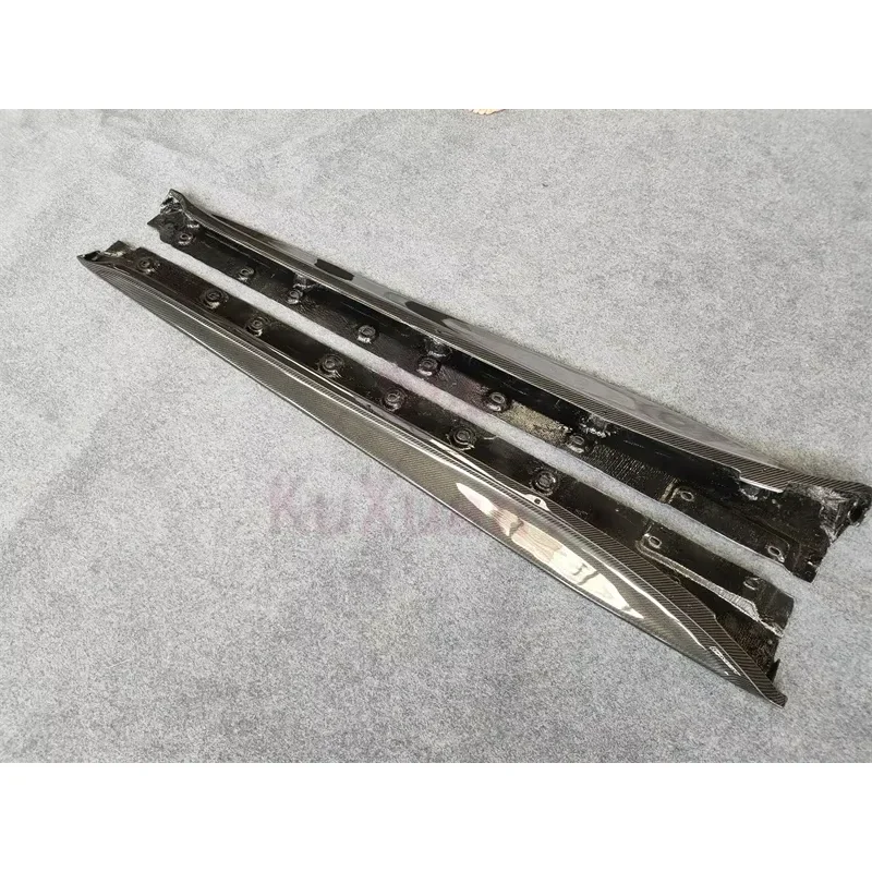 Saia lateral de carbono estilo GT3 para Porsche 911 992