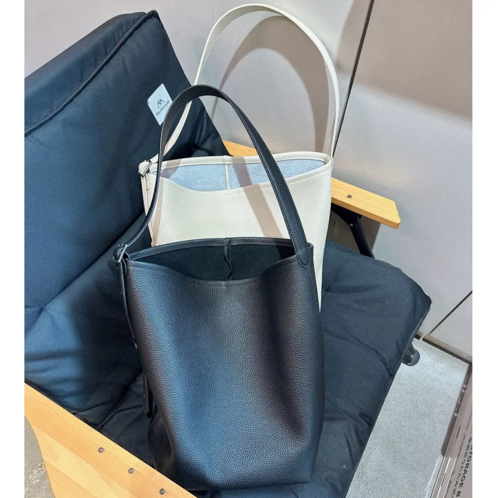 2026 New Bucket Bag Popular Large Capacity Texture Unique Fashion Simple Premium Delicate Daily Casual Delicate Versatile